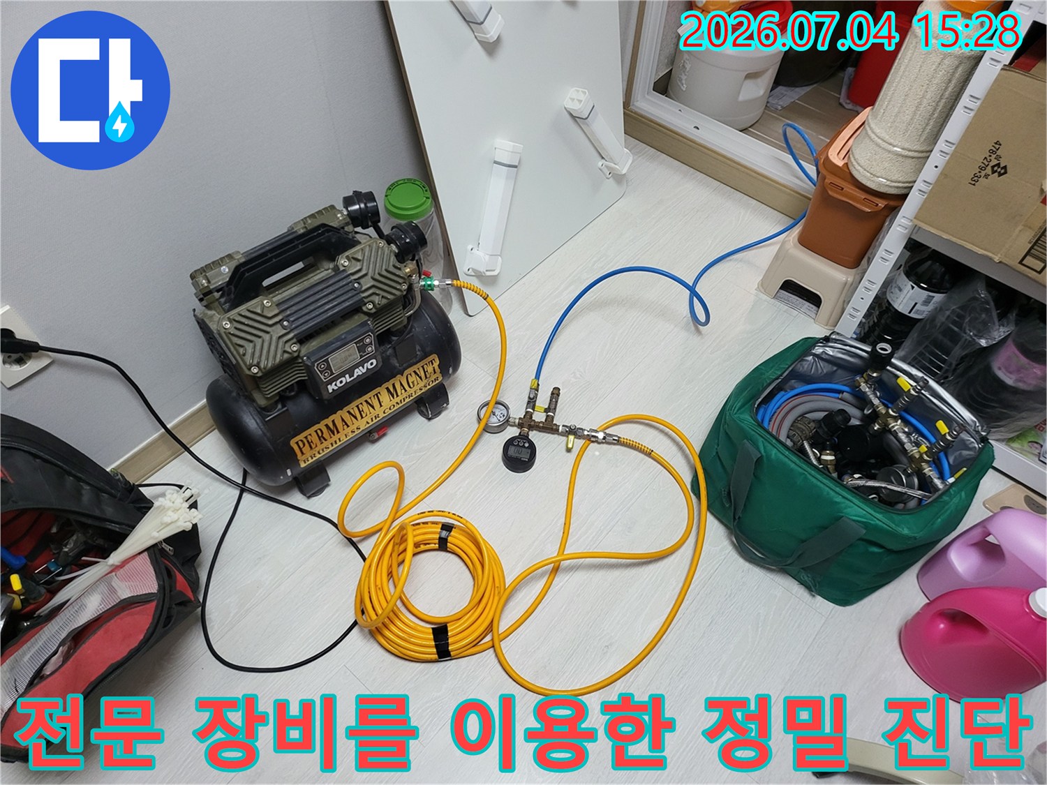 압력 게이지와 호스가 연결된 공압 테스트 시스템 구성
